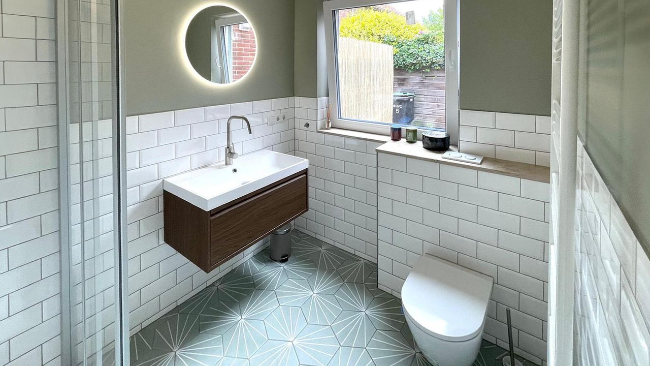 bathroom bathroom
